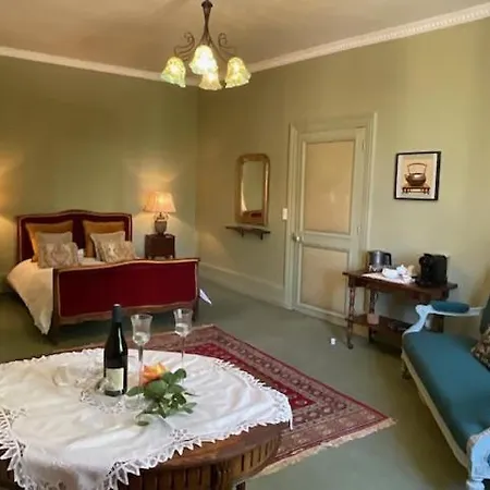 Manoir Tour Carree Bed & Breakfast Loudun